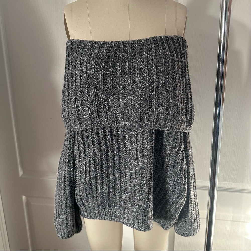 NWT Relaxed Gray Off-Shoulder Knit Sweater Size L | Mendocino Casting LA